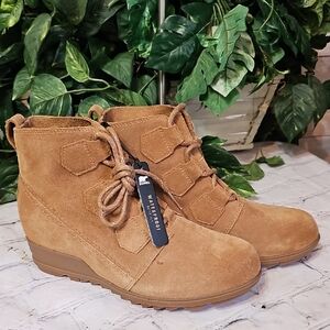 Sorel Evie NWT Lace Up Wedge Tan Suede Ankle Boots 10